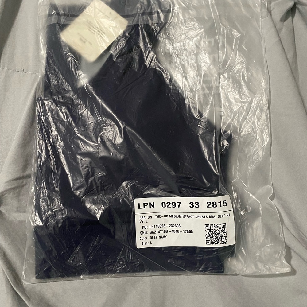 NWT Fabletics deep navy on the go bra size large